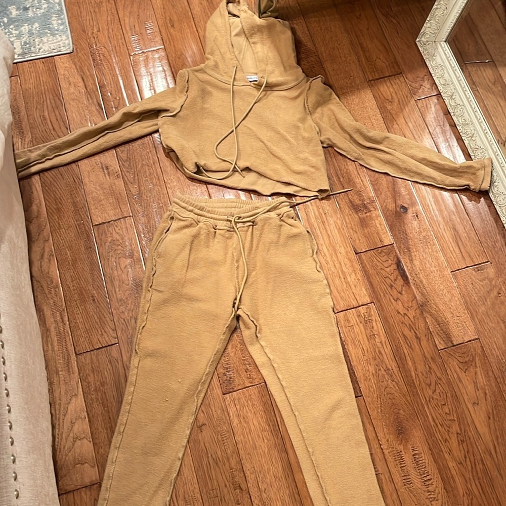 Danielle guizio sweat set
